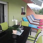 M&m With Private Pool Apartment