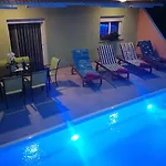 M&m With Private Pool Apartment *
