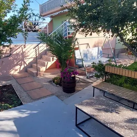 M&m With Private Pool Apartment Kucine