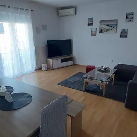 Apartment M&m With Private Pool Kucine
