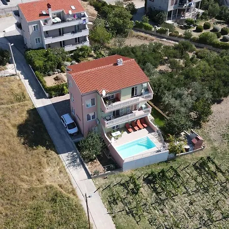 Apartment M&m With Private Pool