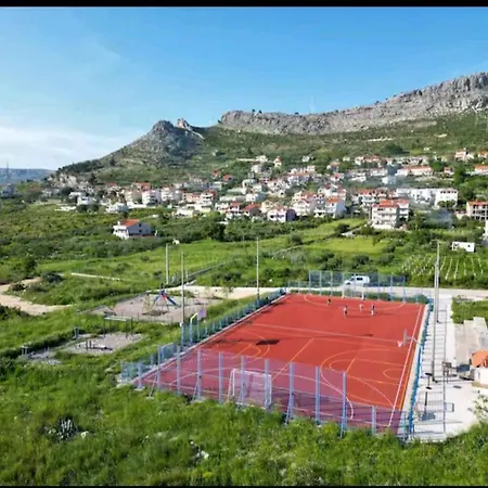 Apartment M&m With Private Pool Kucine